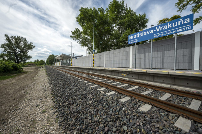 Stahlunterstand an der Station TIOP Bratislava – Vrakuňa 7