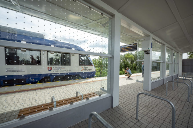 Stahlunterstand an der Station TIOP Bratislava – Vrakuňa 8