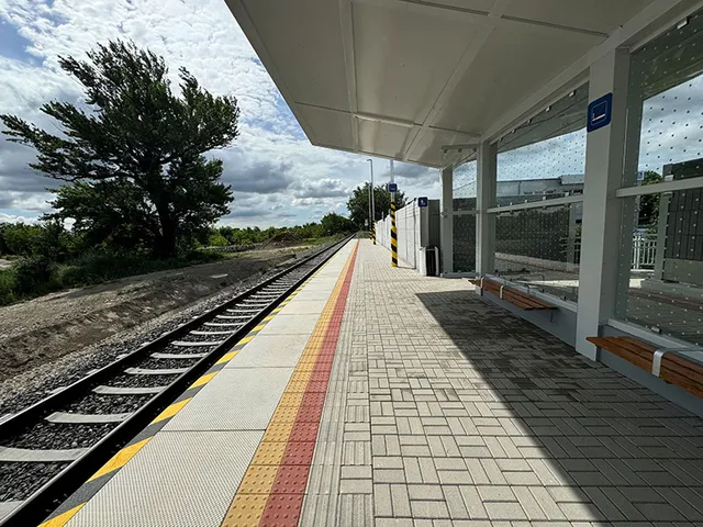 Stahlunterstand an der Station TIOP Bratislava – Vrakuňa 49