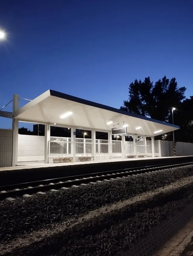 Stahlunterstand an der Station TIOP Bratislava – Vrakuňa 56