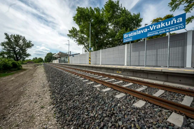 Stahlunterstand an der Station TIOP Bratislava – Vrakuňa 52